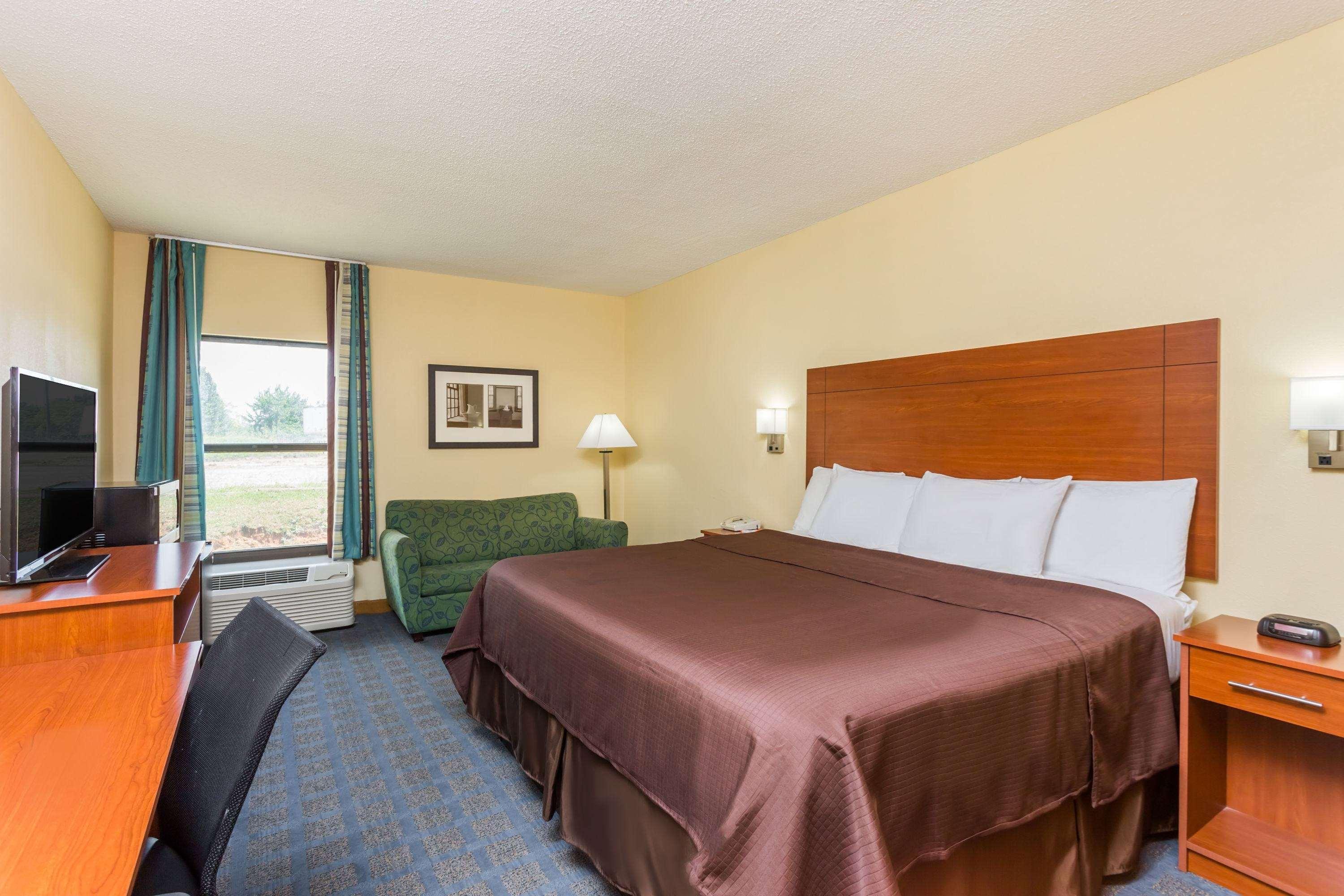 Howard Johnson by Wyndham Spartanburg Expo Center Exterior foto