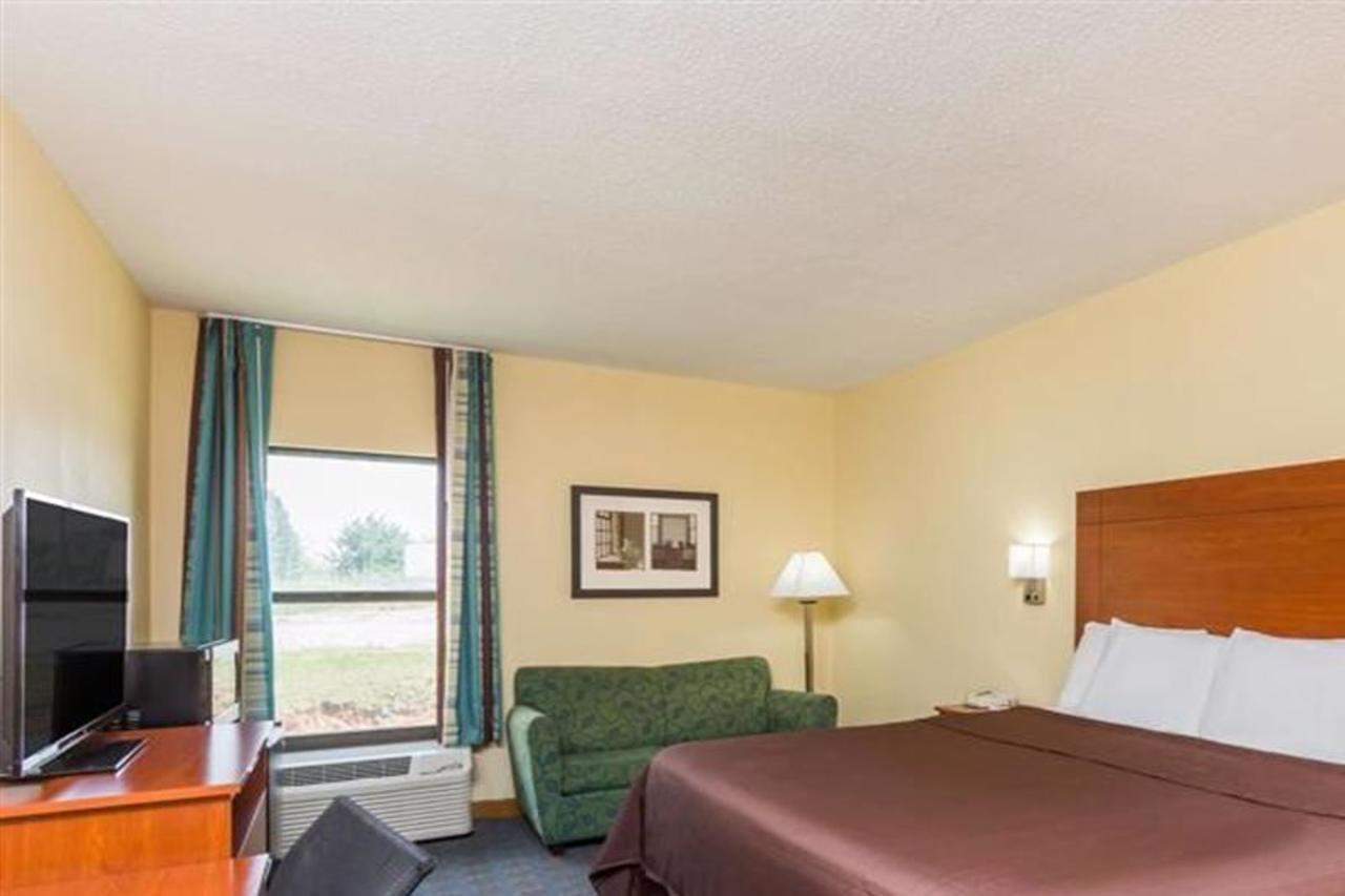 Howard Johnson by Wyndham Spartanburg Expo Center Exterior foto